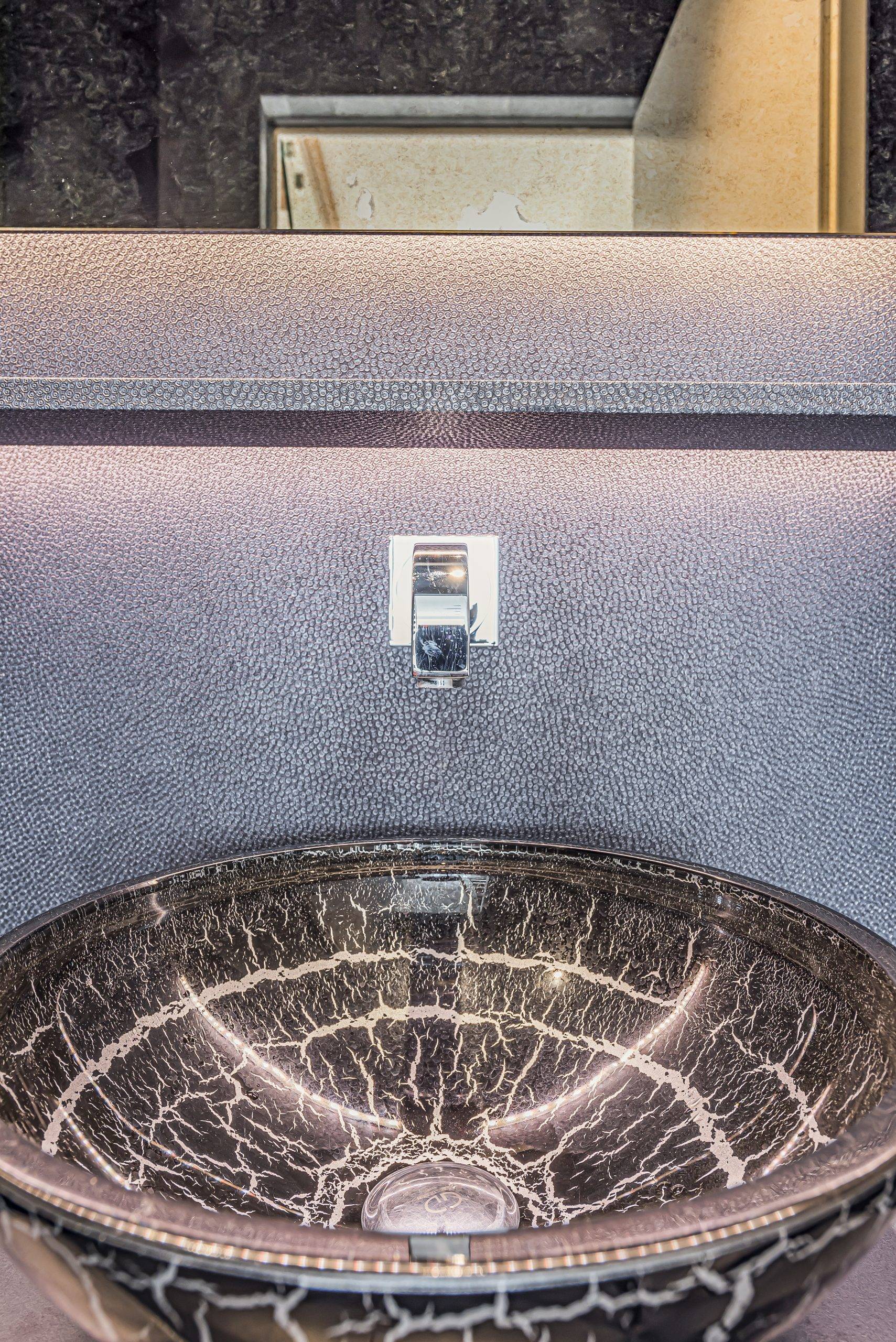 587721 47 | Lead Wolf, Peterborough