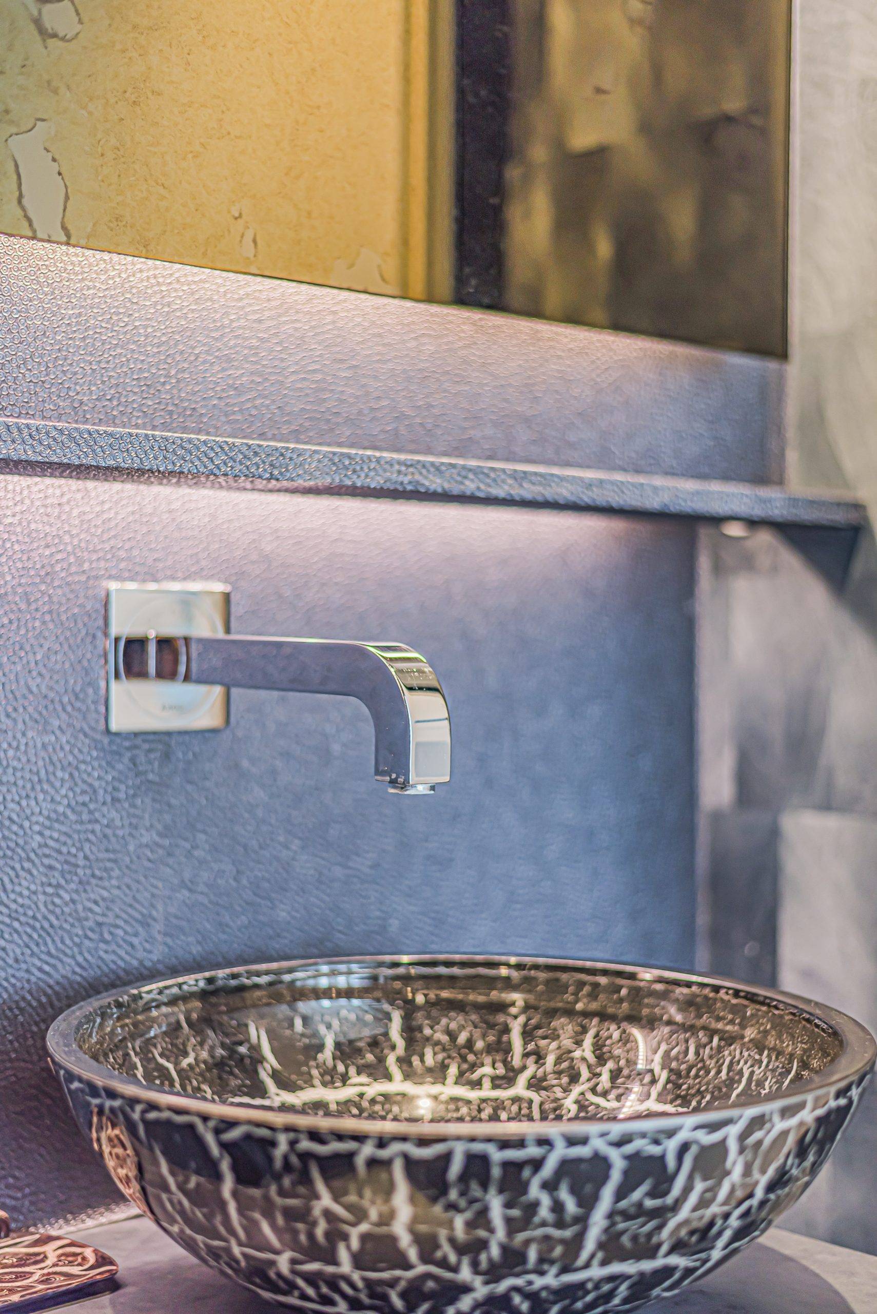 587721 41 | Lead Wolf, Peterborough