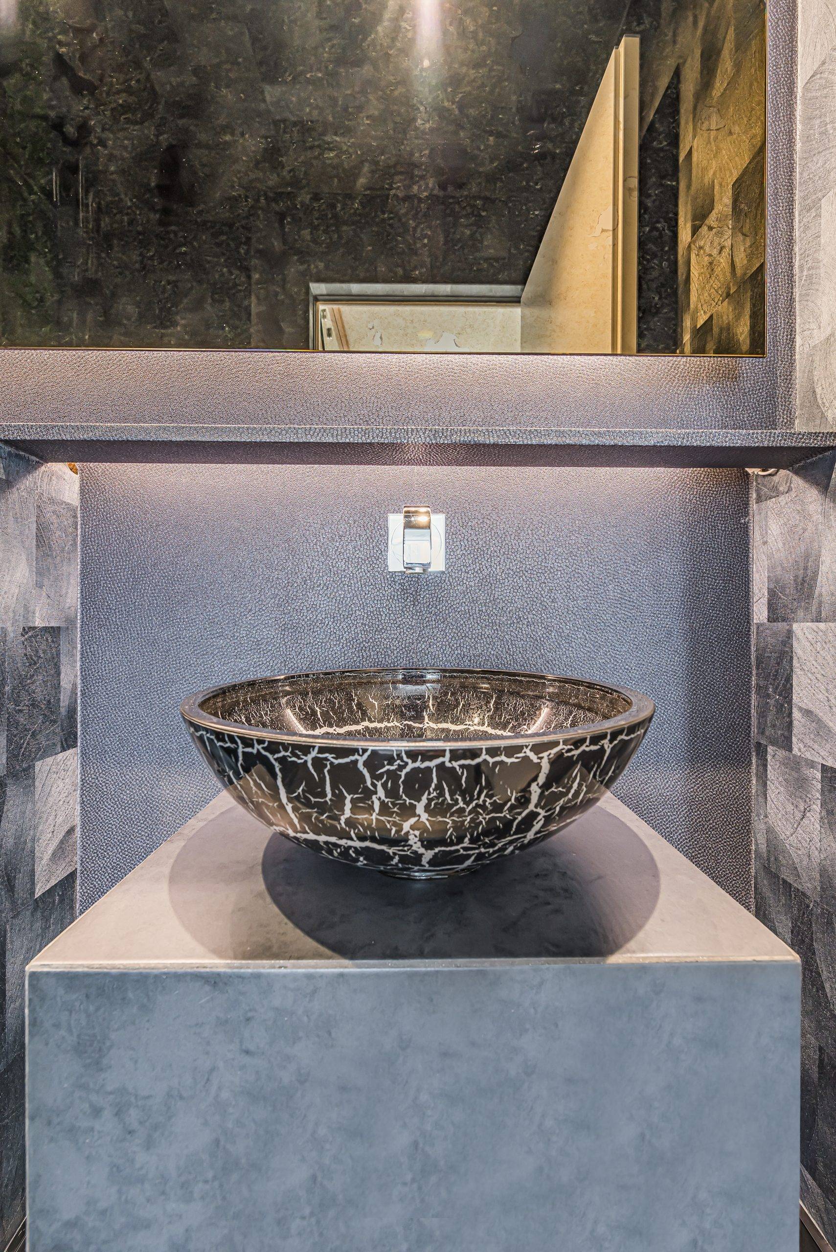 587721 46 | Lead Wolf, Peterborough