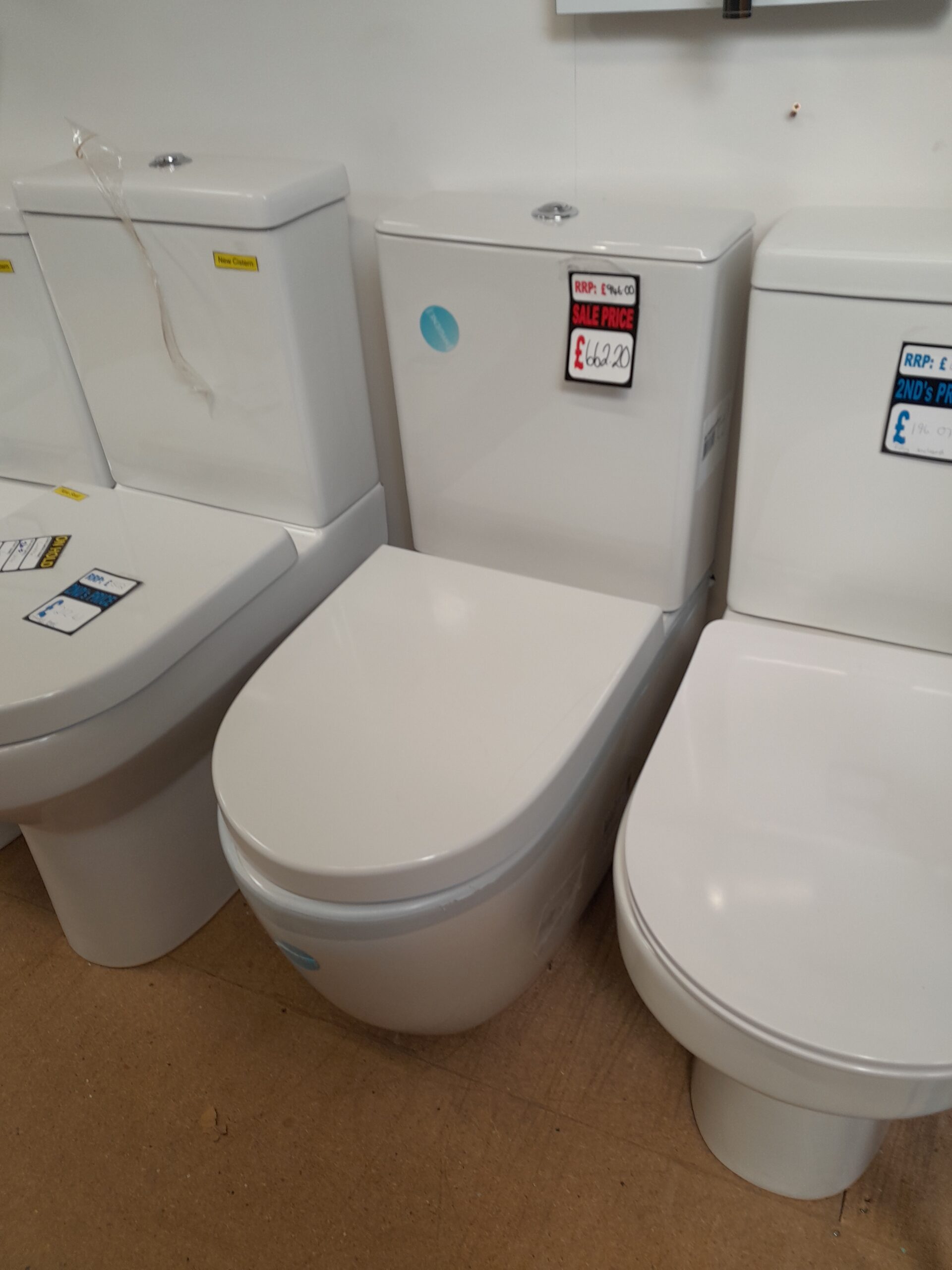 Ex-display Vitra, Sento close-coupled, fully enclosed toilet pan, cistern & seat - Image 2