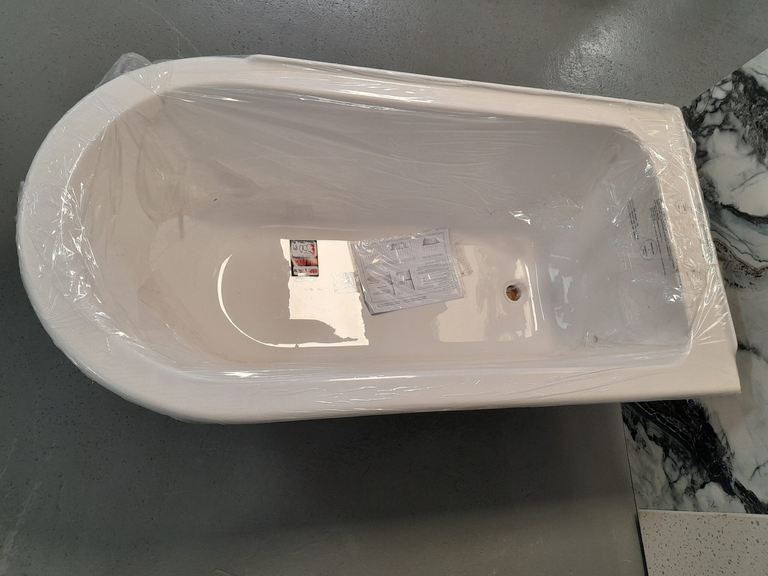 Clearance Burlington, Hampton Right-Handed Showering Bath - Image 2